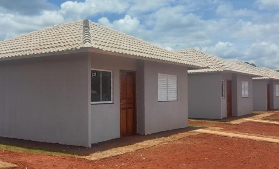 Com apoio do Estado, Cohapar entrega novas moradias para famílias de Andirá