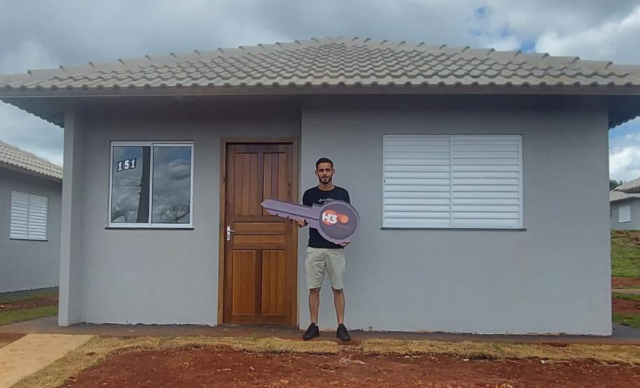 Com apoio do Estado, Cohapar entrega novas moradias para famílias de Andirá