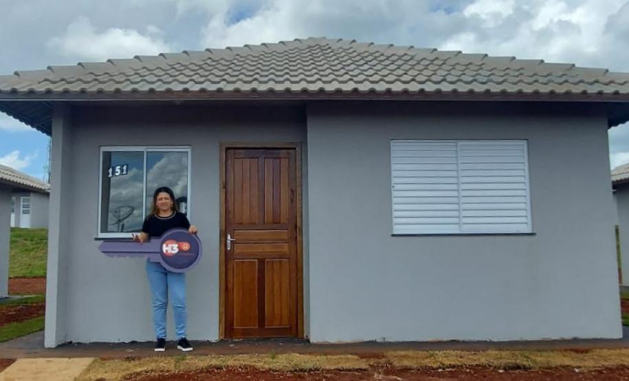 Com apoio do Estado, Cohapar entrega novas moradias para famílias de Andirá