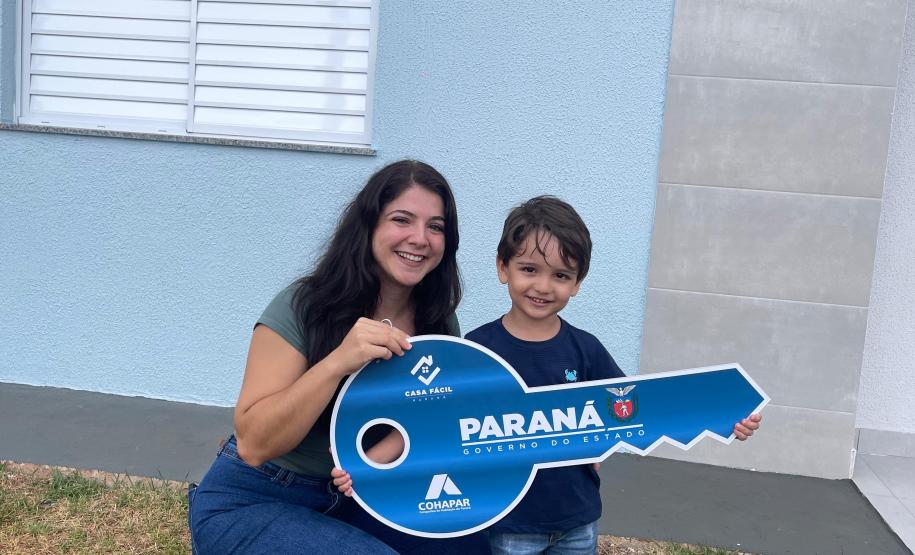 Mais 42 famílias de Campo Mourão recebem as chaves da casa própria com a ajuda do Governo do Estado