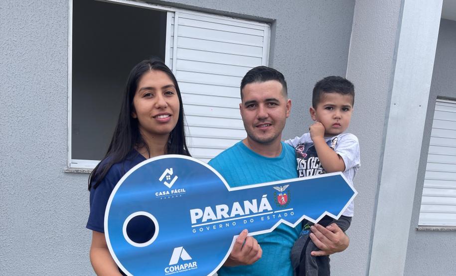 Mais 42 famílias de Campo Mourão recebem as chaves da casa própria com a ajuda do Governo do Estado