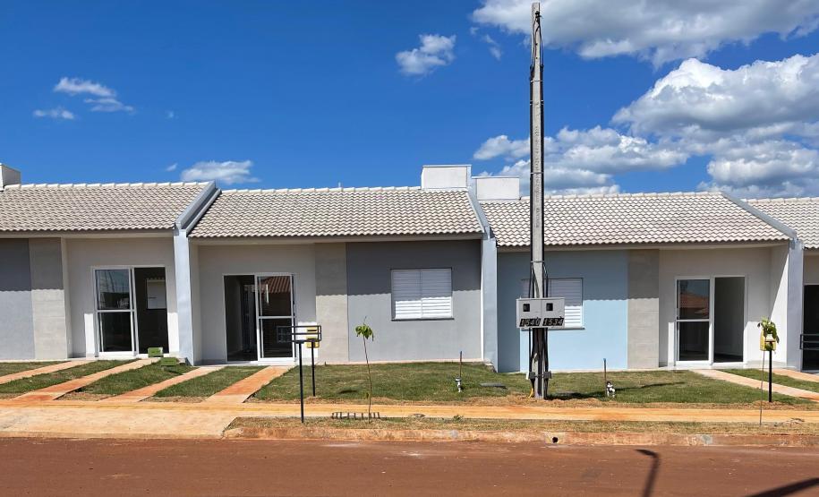 Mais 42 famílias de Campo Mourão recebem as chaves da casa própria com a ajuda do Governo do Estado