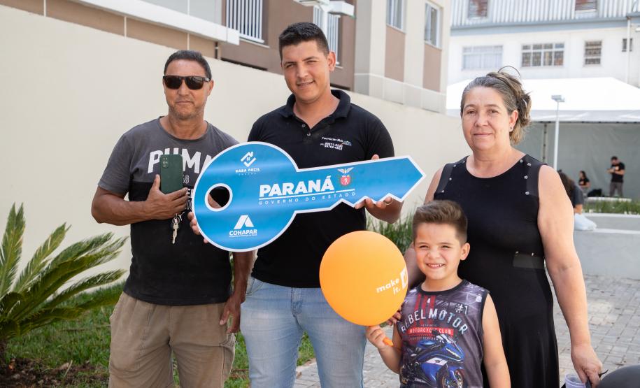 Com recursos do Casa Fácil, Cohapar entrega novo empreendimento com 96 apartamentos em Pinhais