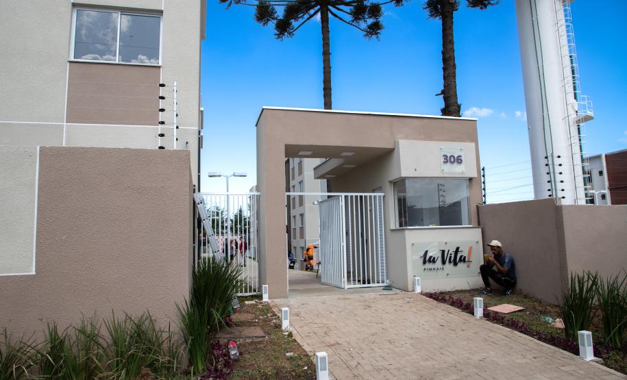Com recursos do Casa Fácil, Cohapar entrega novo empreendimento com 96 apartamentos em Pinhais