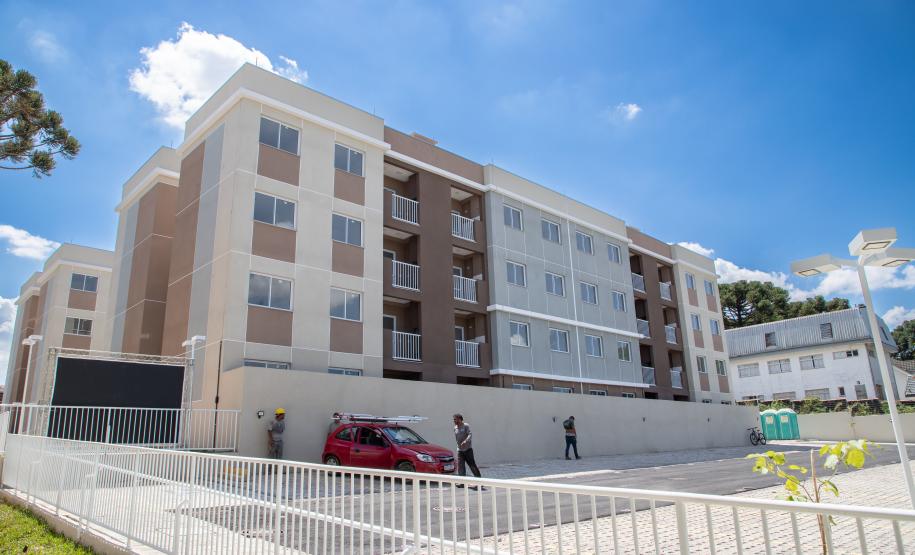 Com recursos do Casa Fácil, Cohapar entrega novo empreendimento com 96 apartamentos em Pinhais