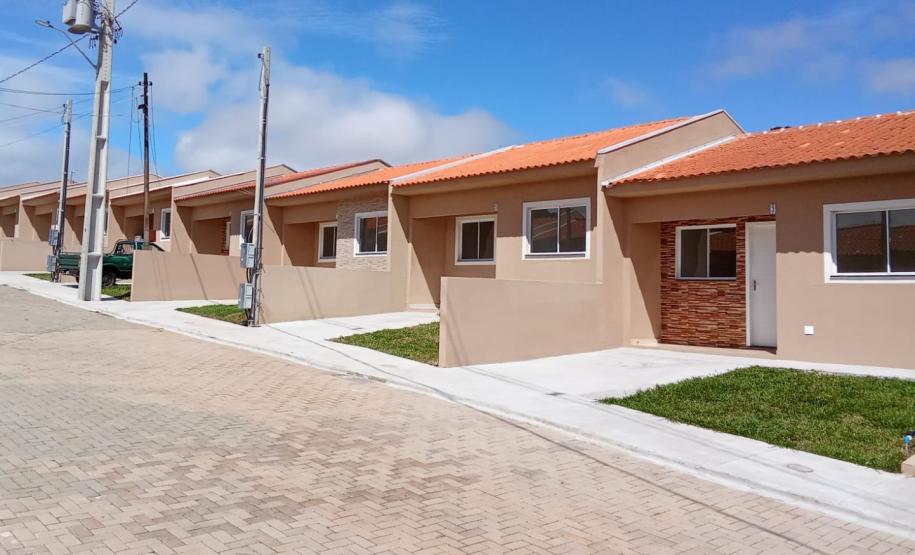 Com apoio do Estado, 50 famílias recebem as chaves da casa própria em Ponta Grossa