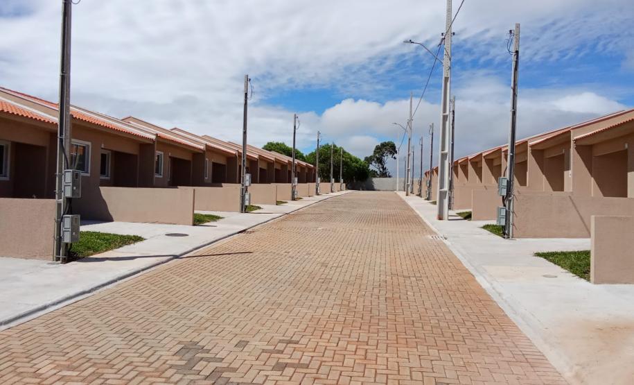 Com apoio do Estado, 50 famílias recebem as chaves da casa própria em Ponta Grossa