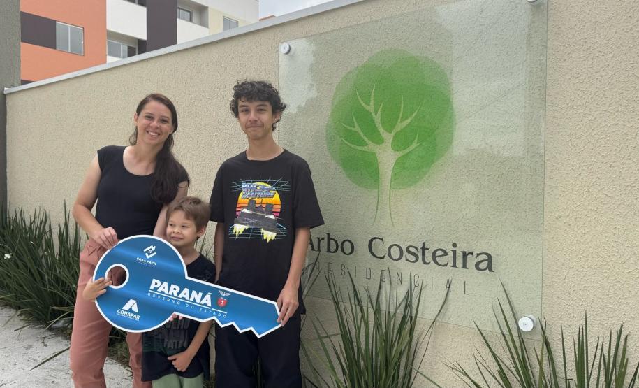 96 famílias de Araucária conquistam imóveis próprio com ajuda do Casa Fácil Paraná
