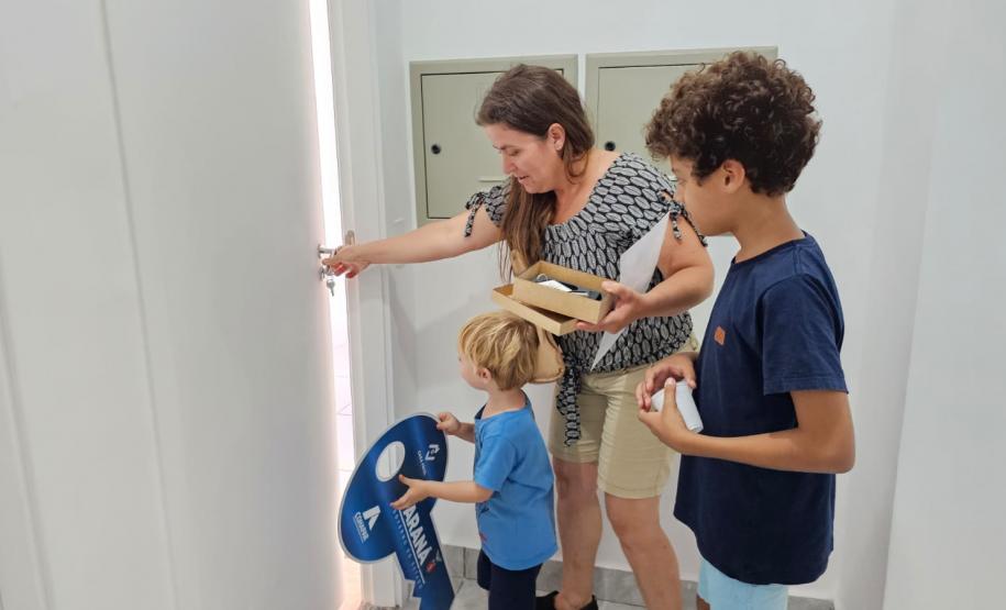 Com mais de R$ 2,4 milhões em recursos estaduais, residencial beneficia 200 famílias em Cascavel