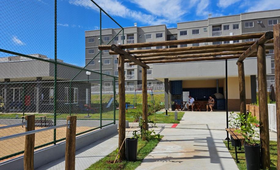 Com mais de R$ 2,4 milhões em recursos estaduais, residencial beneficia 200 famílias em Cascavel