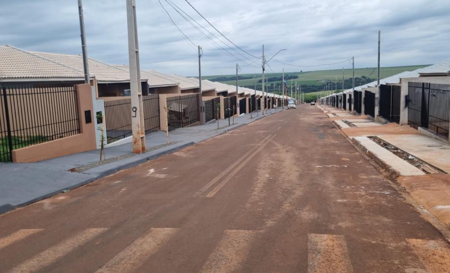 56 famílias de Paiçandu recebem as chaves da casa própria com a ajuda do Casa Fácil Paraná