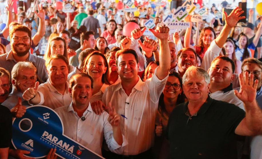 Governador inaugura bairro planejado com 371 casas em Assis Chateubriand