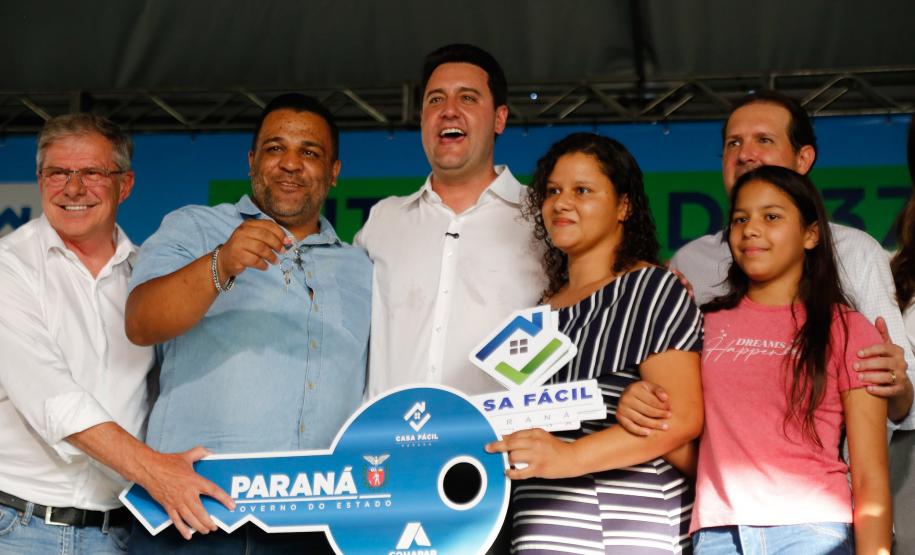 Governador inaugura bairro planejado com 371 casas em Assis Chateubriand