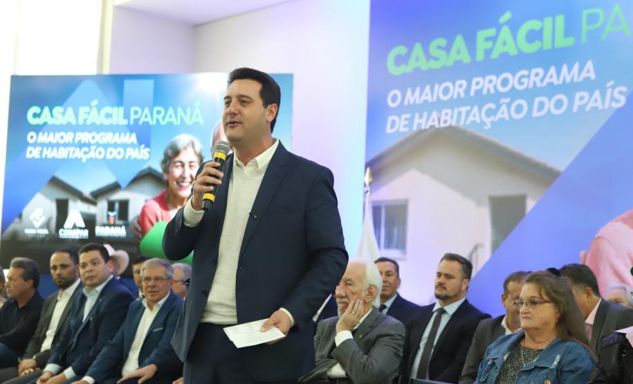 Convênio entre Cohapar e Sanepar vai levar banheiros a mais de 3 mil residências