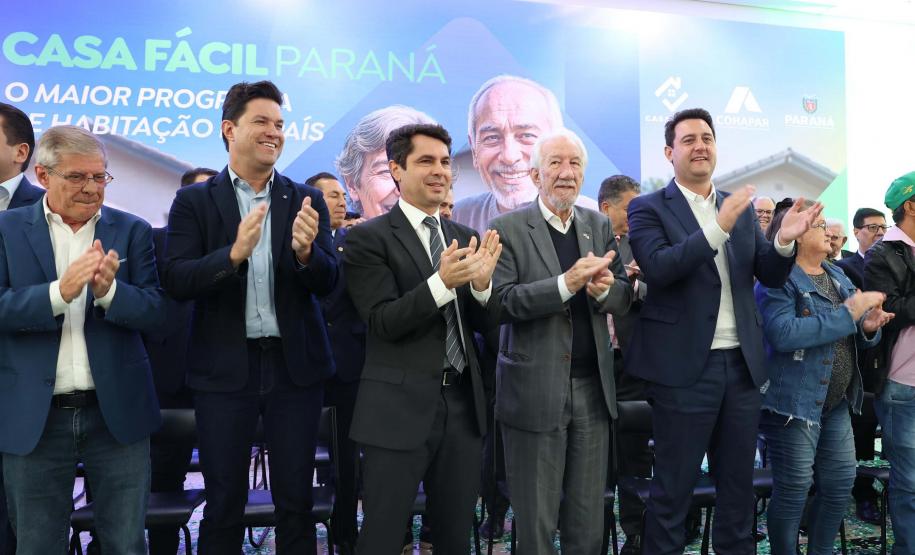 Convênio entre Cohapar e Sanepar vai levar banheiros a mais de 3 mil residências