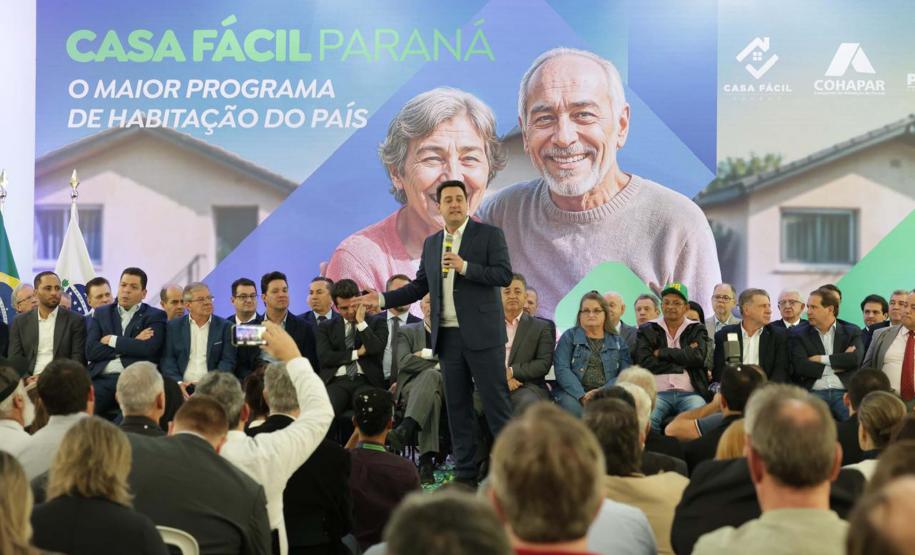 Convênio entre Cohapar e Sanepar vai levar banheiros a mais de 3 mil residências
