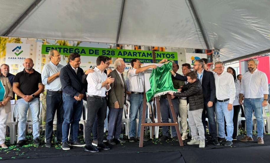 Sonho realizado: governador entrega residencial com 528 apartamentos em Guarapuava