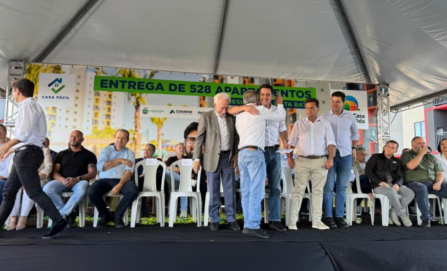 Sonho realizado: governador entrega residencial com 528 apartamentos em Guarapuava