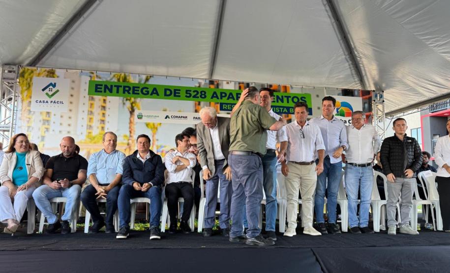 Sonho realizado: governador entrega residencial com 528 apartamentos em Guarapuava