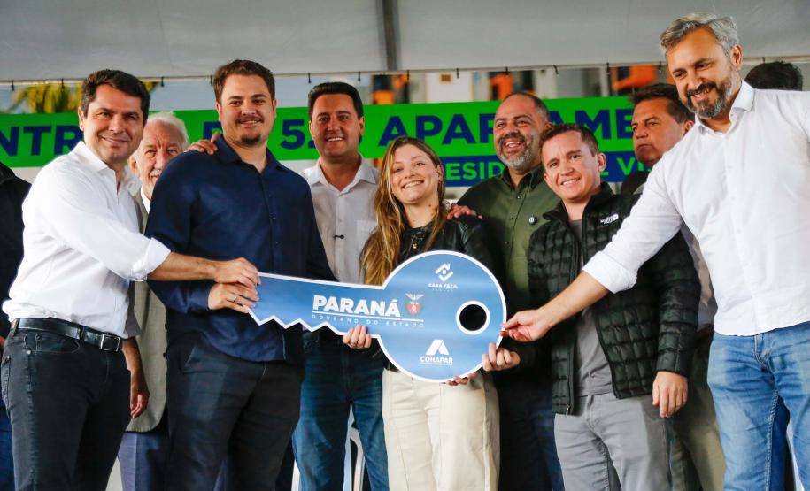Sonho realizado: governador entrega residencial com 528 apartamentos em Guarapuava