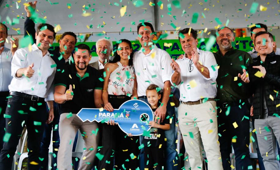Sonho realizado: governador entrega residencial com 528 apartamentos em Guarapuava