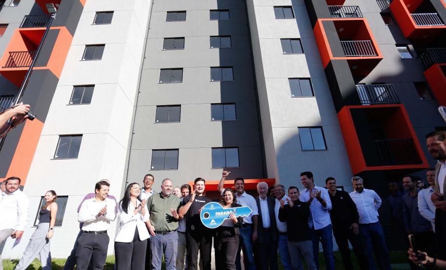 Sonho realizado: governador entrega residencial com 528 apartamentos em Guarapuava