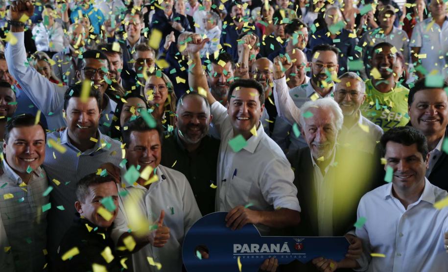 Sonho realizado: governador entrega residencial com 528 apartamentos em Guarapuava