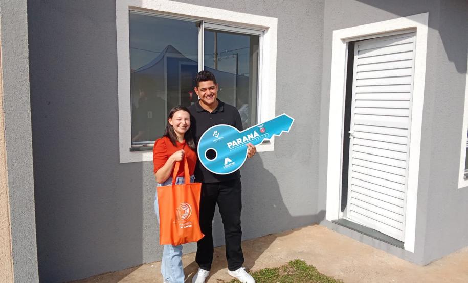 Com recursos do Casa Fácil Paraná, 55 famílias de Palmeira recebem as chaves dos novos lares