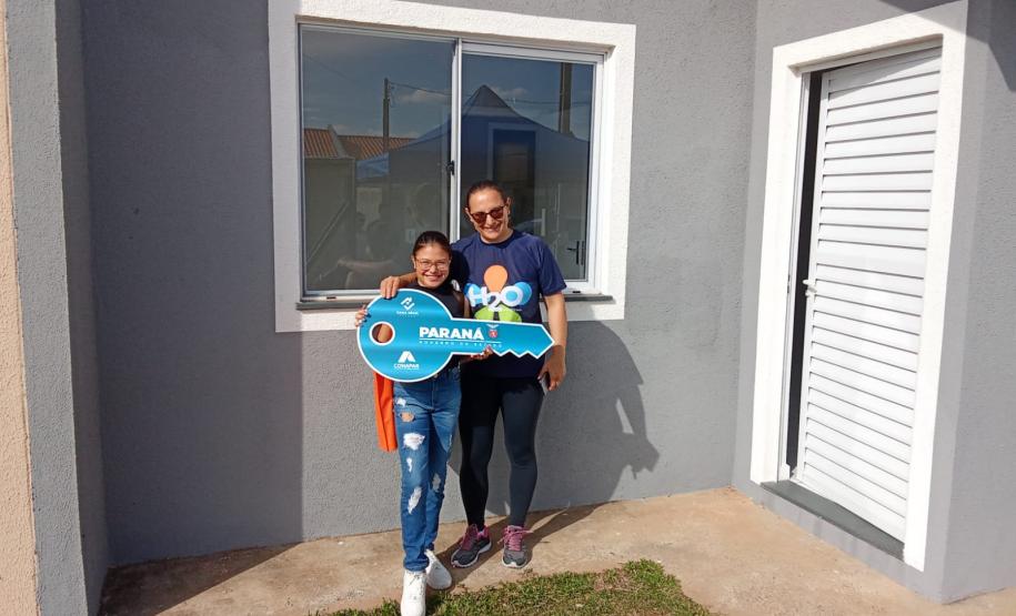 Com recursos do Casa Fácil Paraná, 55 famílias de Palmeira recebem as chaves dos novos lares