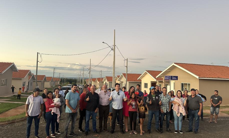 48 famílias de Japira recebem as chaves da moradia própria com apoio do Casa Fácil