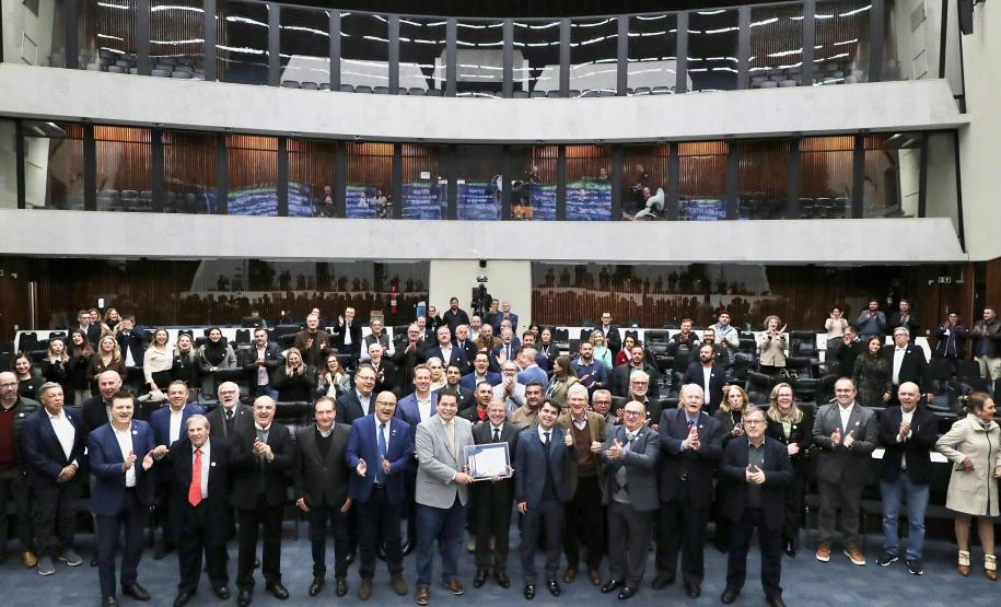 Cohapar é homenageada pelos seus 60 anos em sessão solene na ALEP