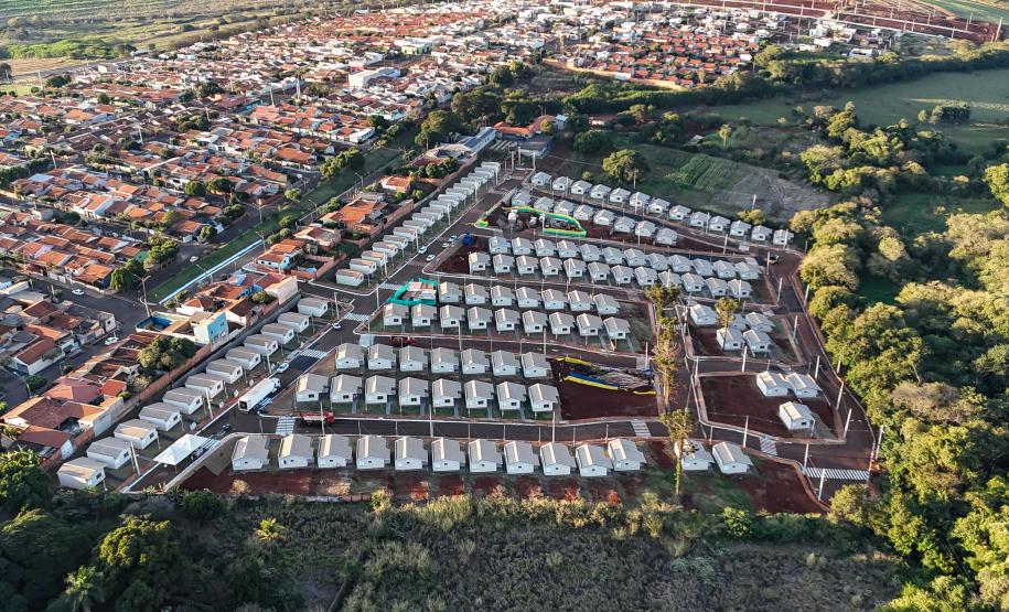 Com ajuda do Estado, 134 famílias de Andirá conquistam a casa própria