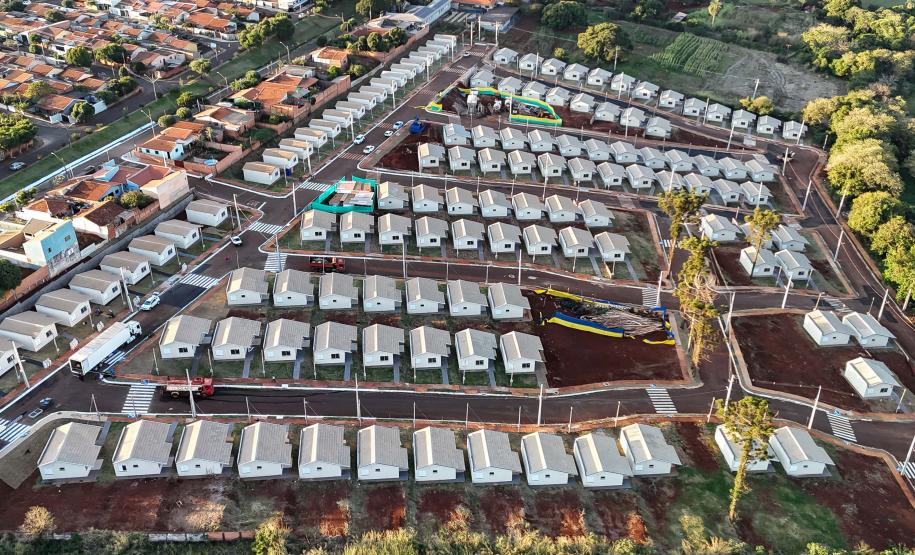 Com ajuda do Estado, 134 famílias de Andirá conquistam a casa própria