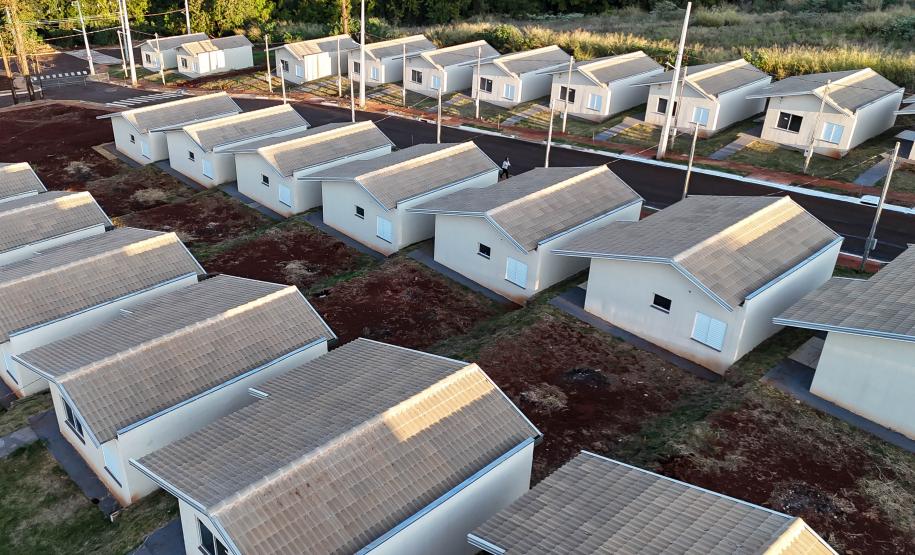 Com ajuda do Estado, 134 famílias de Andirá conquistam a casa própria