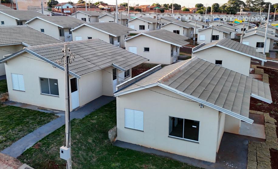 Com ajuda do Estado, 134 famílias de Andirá conquistam a casa própria