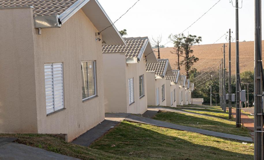 Com ajuda do Estado, 134 famílias de Andirá conquistam a casa própria