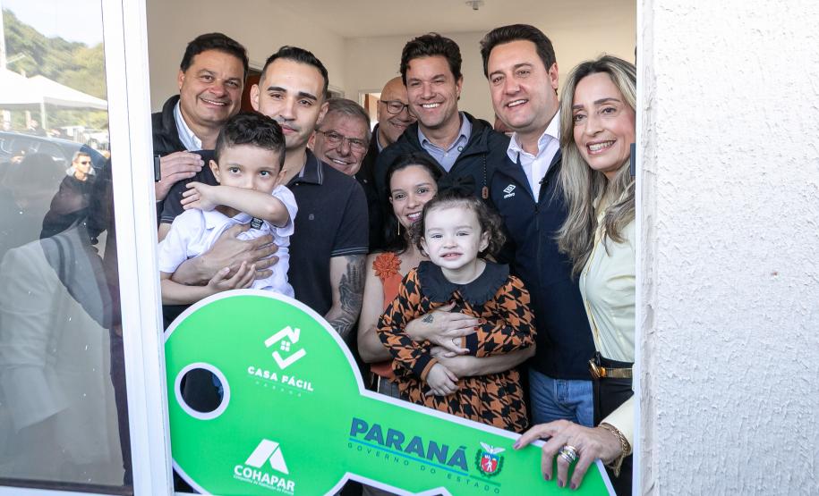 Com ajuda do Estado, 134 famílias de Andirá conquistam a casa própria