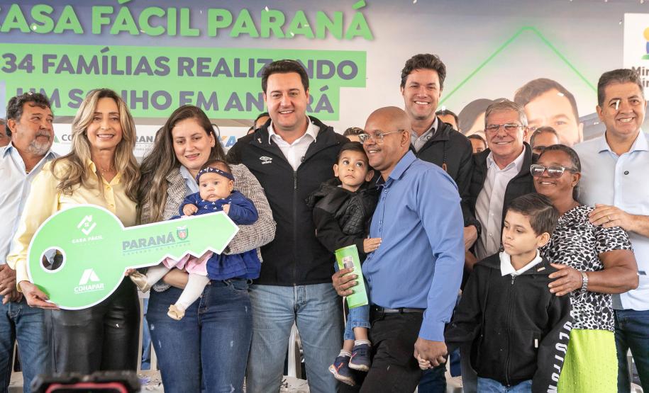 Com ajuda do Estado, 134 famílias de Andirá conquistam a casa própria