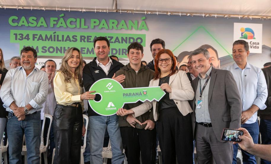 Com ajuda do Estado, 134 famílias de Andirá conquistam a casa própria