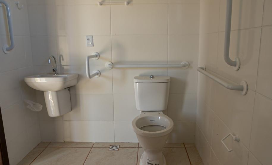 Com piscina e mobília, Ratinho Junior inaugura Condomínio do Idoso de Arapongas