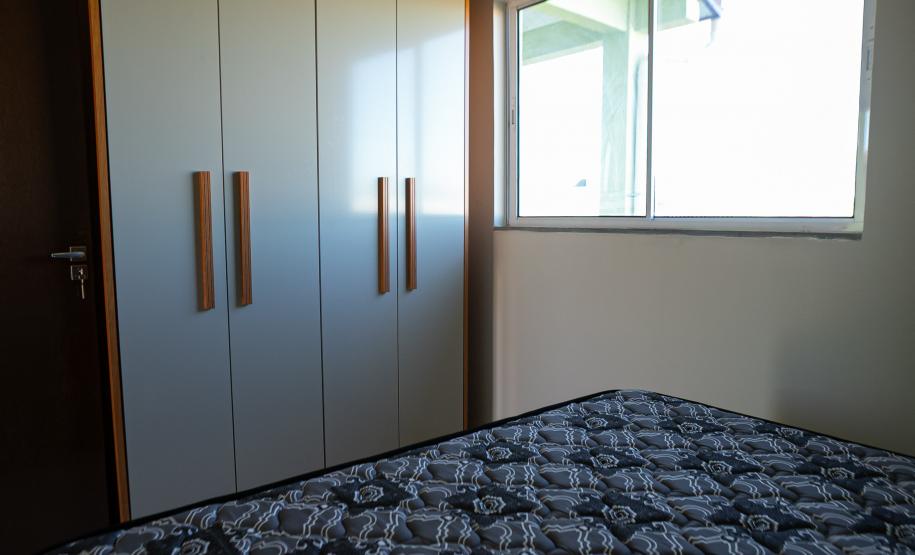 Com piscina e mobília, Ratinho Junior inaugura Condomínio do Idoso de Arapongas