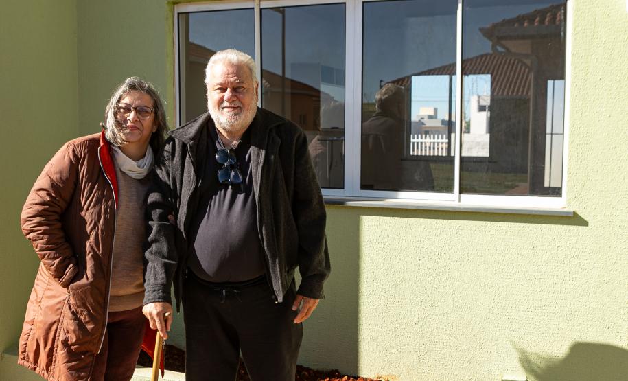 Com piscina e mobília, Ratinho Junior inaugura Condomínio do Idoso de Arapongas