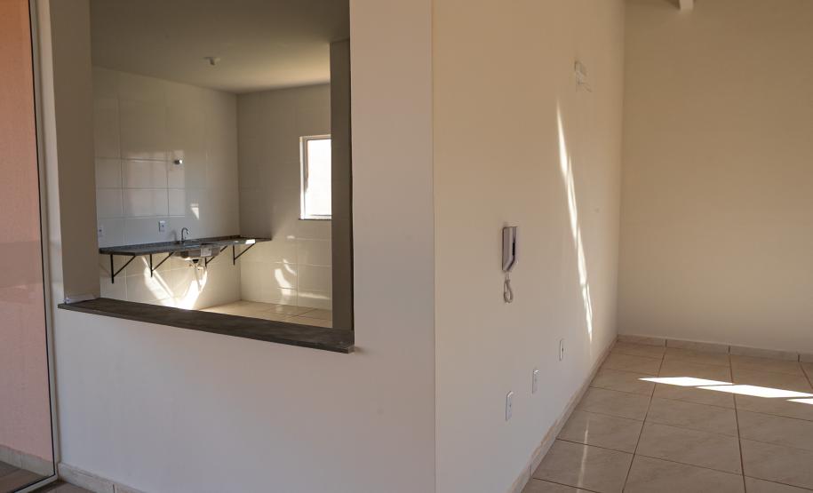 Com piscina e mobília, Ratinho Junior inaugura Condomínio do Idoso de Arapongas