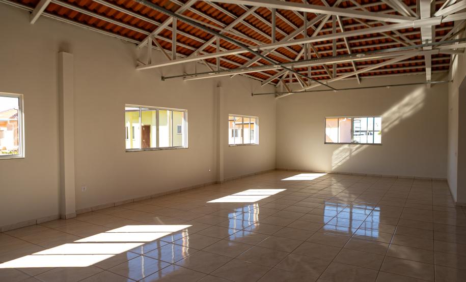 Com piscina e mobília, Ratinho Junior inaugura Condomínio do Idoso de Arapongas