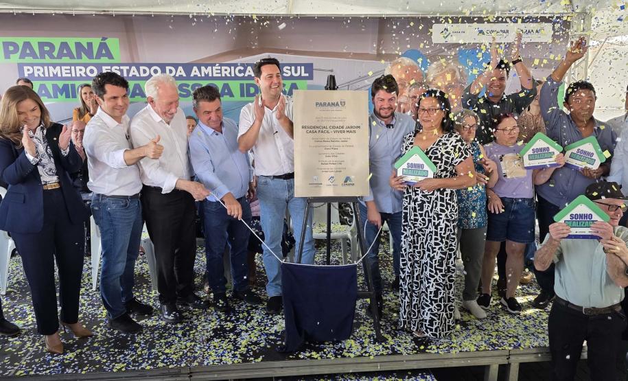 Com piscina e mobília, Ratinho Junior inaugura Condomínio do Idoso de Arapongas