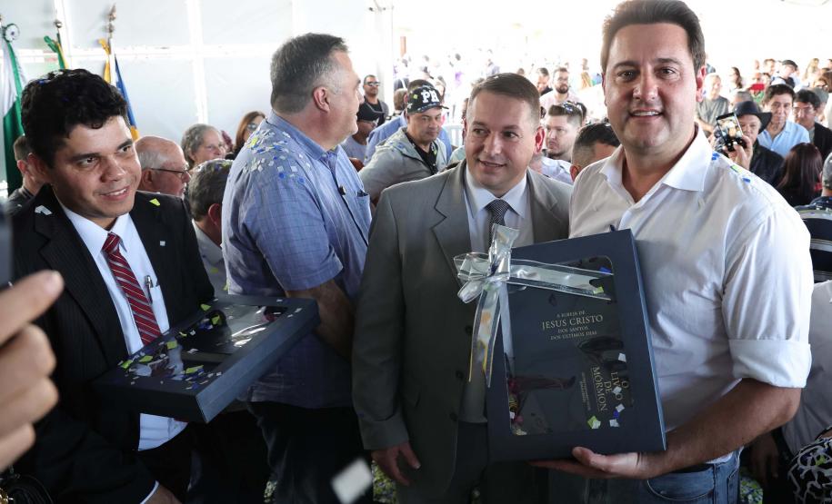 Com piscina e mobília, Ratinho Junior inaugura Condomínio do Idoso de Arapongas