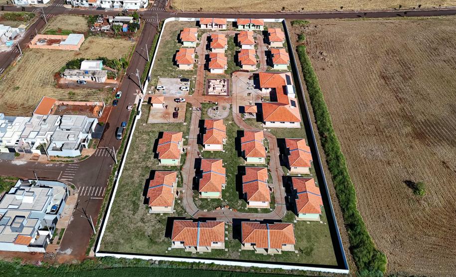 Com piscina e mobília, Ratinho Junior inaugura Condomínio do Idoso de Arapongas