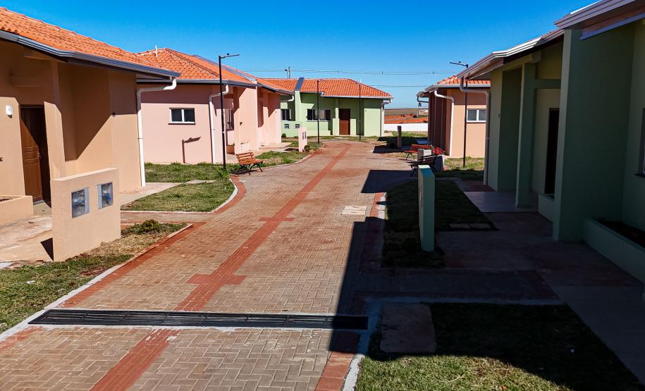 Com piscina e mobília, Ratinho Junior inaugura Condomínio do Idoso de Arapongas