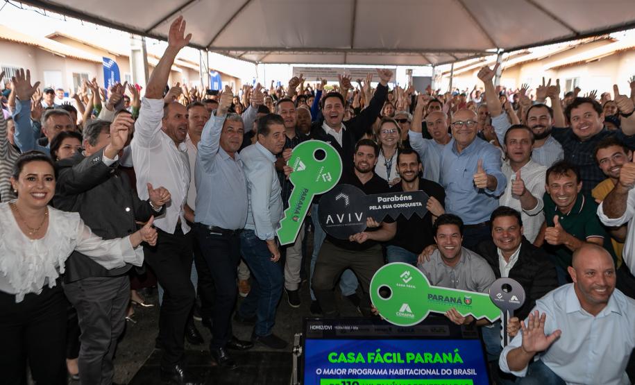 Ratinho Junior inaugura conjunto residencial com 51 casas em Guapirama