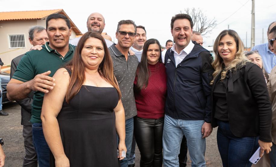 Ratinho Junior inaugura conjunto residencial com 51 casas em Guapirama